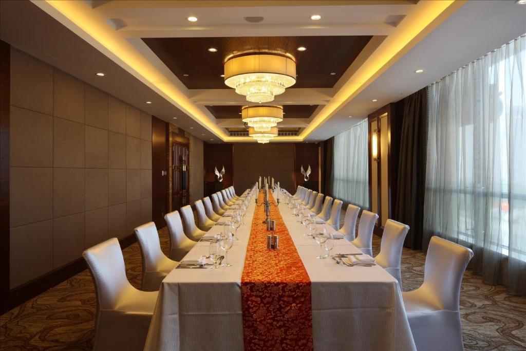 Sovereign Hotel Zhanjiang Exterior photo