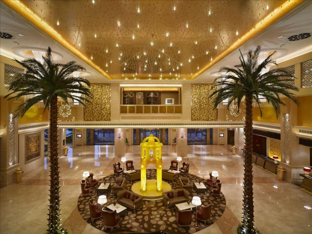 Sovereign Hotel Zhanjiang Exterior photo